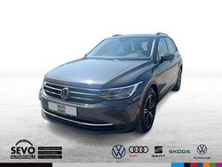 Grau Gebraucht 2023 VW Tiguan Life SUV | 29.210 € (Fairer Preis)
