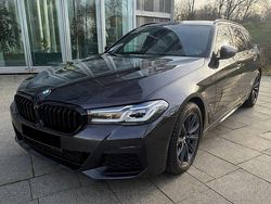 Grau Gebraucht 2023 BMW 530 Performance Kombi | 43.500 € (Etwas zu teuer)