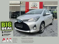 Silver metallic Gebraucht 2015 Toyota Yaris Hybrid Comfort Kleinwagen | 13.450 € (Teuer)