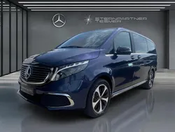Blau Gebraucht 2024 Mercedes EQV300 Avantgarde Van / Kleinbus | 52.800 € (Etwas zu teuer)