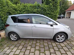 Silber Gebraucht 2013 Toyota Verso-S Van / Kleinbus | 5.990 € (Guter Preis)