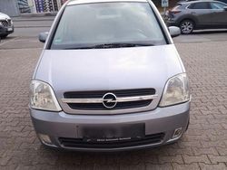 Grau Gebraucht 2004 Opel Meriva Cosmo Van / Kleinbus | 1.590 € (Teuer)