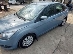 Grau Gebraucht 2008 Ford Focus Titanium Limousine | 790 € (Guter Preis)