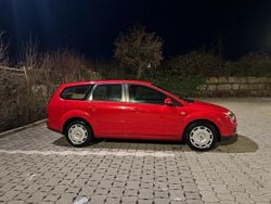 Rot Gebraucht 2007 Ford Focus Kombi | 750 € (Superpreis)