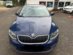 Blau Gebraucht 2015 Skoda Octavia Elegance Kombi | 4.999 € (Superpreis)