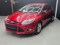 Rot Gebraucht 2012 Ford Focus Limousine | 5.890 € (Teuer)