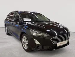 Obsidianschwarz metallic Gebraucht 2021 Ford Focus Cool & Connect Kombi | 11.490 € (Fairer Preis)