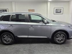 Grau Gebraucht 2018 Mitsubishi Outlander Edition+ SUV | 13.900 € (Guter Preis)