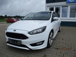 Frozen white Gebraucht 2015 Ford Focus Titanium Kleinwagen | 6.000 € (Guter Preis)