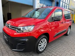 Rot Gebraucht 2021 Citroën Berlingo Feel Van / Kleinbus | 14.990 € (Guter Preis)