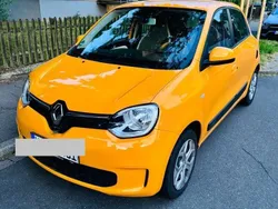 Gelb Gebraucht 2021 Renault Twingo LIMITED Kleinwagen | 10.100 € (Fairer Preis)