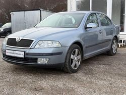 Grau Gebraucht 2005 Skoda Octavia Elegance Limousine | 4.290 € (Etwas zu teuer)