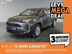 Grey (metallic) Gebraucht 2022 Toyota Yaris Hybrid Comfort SUV | 22.888 € (Fairer Preis)