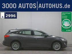 Grau Gebraucht 2019 Ford Focus ST-Line Limousine | 9.280 € (Superpreis)