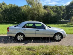 Silber Gebraucht 1994 Mercedes C220 Elegance Limousine | 8.500 €