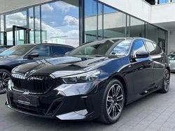Schwarz Gebraucht 2024 BMW 520 M Sport Kombi | 51.890 € (Superpreis)