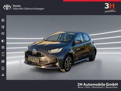 Grau Gebraucht 2023 Toyota Yaris Hybrid Basis Limousine | 21.990 € (Fairer Preis)