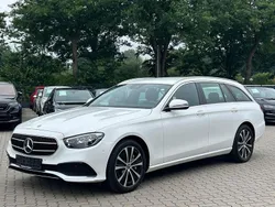 Polarweiss Gebraucht 2021 Mercedes E300 Avantgarde Kombi | 27.480 € (Guter Preis)