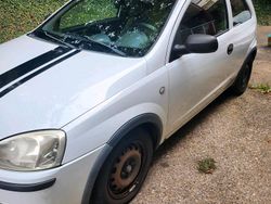 Weiß Gebraucht 2004 Opel Corsa Kleinwagen | 550 € (Guter Preis)