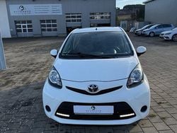 Weiß Gebraucht 2012 Toyota Aygo Connect Style Kleinwagen | 6.250 € (Fairer Preis)