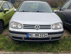 Silber Gebraucht 2001 VW Golf Comfortline Limousine | 2.650 € (Fairer Preis)