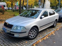 Silber Gebraucht 2005 Skoda Octavia Limousine | 2.800 €