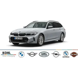 Grau Gebraucht 2025 BMW 330e M Sport Kombi | 52.900 € (Fairer Preis)