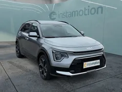 Grau Neu 2024 Kia Niro Spirit SUV | 34.528 € (Fairer Preis)