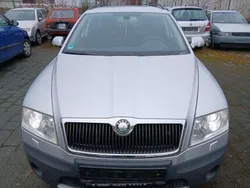 Brilliant silber mettalic Gebraucht 2008 Skoda Octavia Scout Scout 4x4 Kombi | 3.800 € (Superpreis)