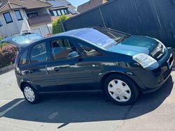 Grün Gebraucht 2005 Opel Meriva Edition Van / Kleinbus | 1.500 € (Etwas zu teuer)