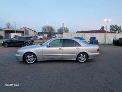 Silber Gebraucht 2001 Mercedes E200 Limousine | 6.200 €