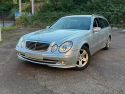 Silber Gebraucht 2003 Mercedes E220 Avantgarde Kombi | 3.890 €