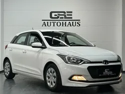 Weiß Gebraucht 2015 Hyundai i20 Classic Limousine | 9.400 € (Fairer Preis)