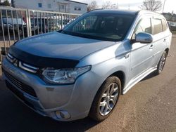 Blau Gebraucht 2014 Mitsubishi Outlander P-HEV SUV | 7.985 € (Teuer)