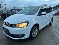 Weiß Gebraucht 2014 VW Touran Cup Van / Kleinbus | 7.990 € (Guter Preis)