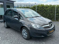 Grau Gebraucht 2013 Opel Zafira Family Van / Kleinbus | 8.800 € (Teuer)