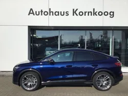 Navarrablau metallic (metallic) Gebraucht 2023 Audi e-tron S-Line SUV | 34.990 € (Guter Preis)