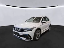 Pure white Gebraucht 2021 VW Tiguan R-line SUV | 37.490 € (Fairer Preis)