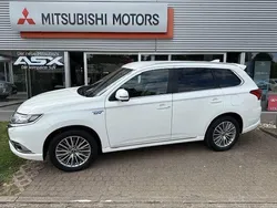Weiß Gebraucht 2021 Mitsubishi Outlander P-HEV Plus SUV | 20.990 € (Guter Preis)