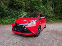 Rot Gebraucht 2016 Toyota Aygo X-play Kleinwagen | 6.500 € (Fairer Preis)