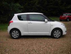 Weiß Gebraucht 2009 Suzuki Swift Club Limousine | 1.999 € (Guter Preis)
