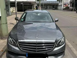 Grau Gebraucht 2016 Mercedes E200 Avantgarde Limousine | 20.000 € (Fairer Preis)