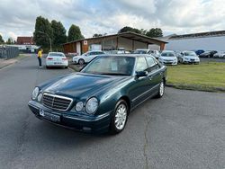 Blau Gebraucht 2001 Mercedes E270 Limousine | 7.498 €