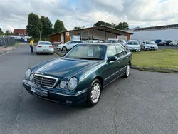 Blau Gebraucht 2001 Mercedes E270 Limousine | 7.498 €