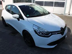 Weiss (metallic) Gebraucht 2015 Renault Clio IV Dynamique Limousine | 4.999 € (Guter Preis)