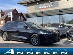 Schwarz Gebraucht 2024 Ford Focus ST-Line Limousine | 22.950 € (Guter Preis)