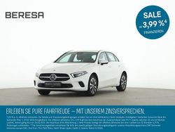 Weiß Gebraucht 2022 Mercedes A250 Style Limousine | 20.779 € (Fairer Preis)