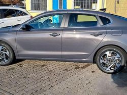 Grau Gebraucht 2024 Hyundai i30 Style Limousine | 21.999 € (Superpreis)