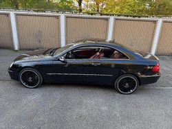 Schwarz Gebraucht 2007 Mercedes CLK350 Sport Edition Coupé | 14.600 €