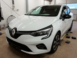 Weiß Gebraucht 2023 Renault Clio V Evolution Kleinwagen | 13.298 € (Guter Preis)